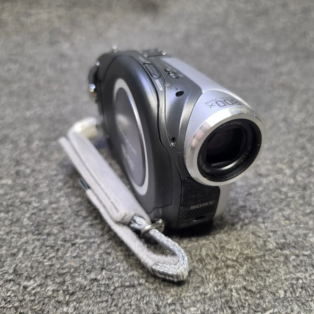Sony Handycam DCR-DVD92 Silver Camcorder 20x Optical Zoom Carl Zeiss Bundle